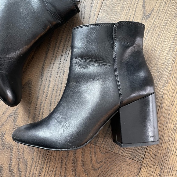Black Leather Aldo Ankle Booties 7.5 GUC - Picture 2 of 10